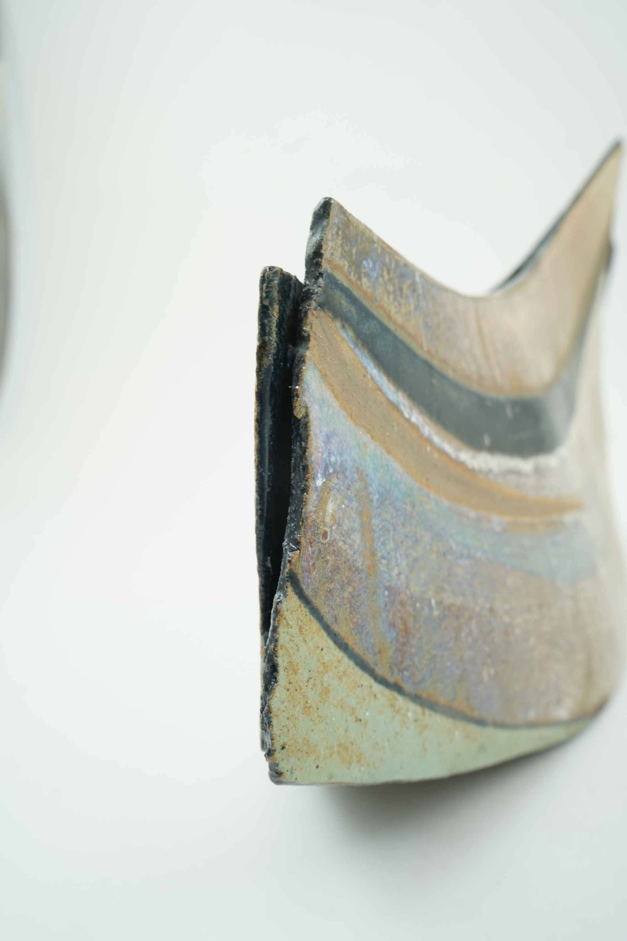 Jill Fanshawe Kato (b.1943): A stoneware Ikebana vase